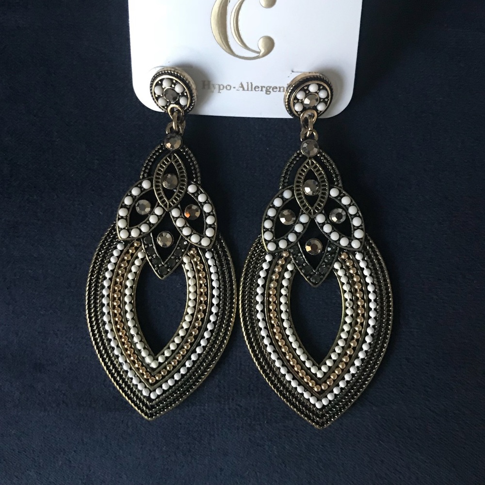 NWOT Drop bead and crystal design drop earrings